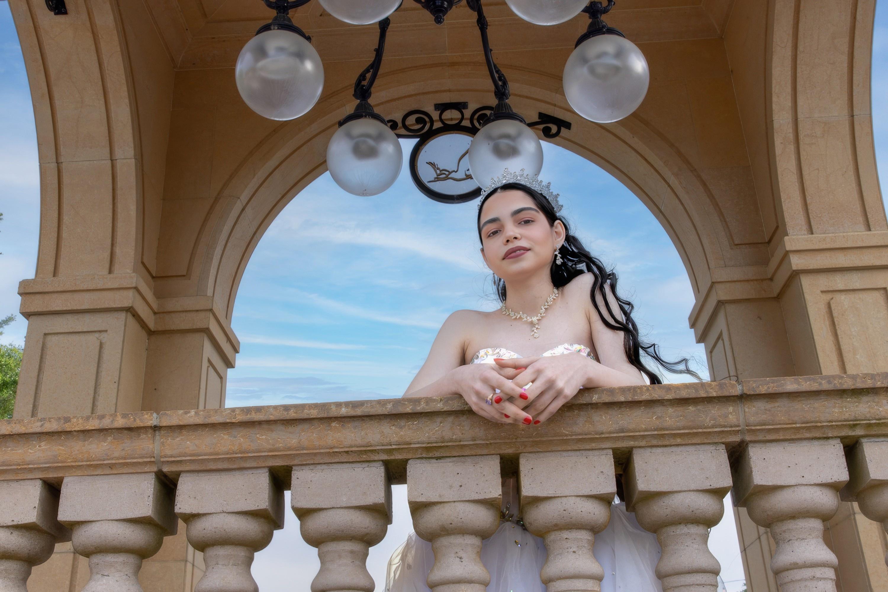 carousel-hero-element image-3